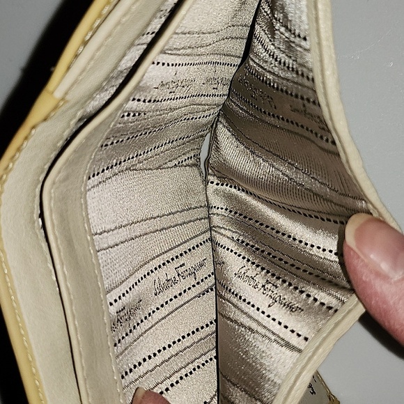 Salvatore Ferragamo wallet - Picture 8 of 13